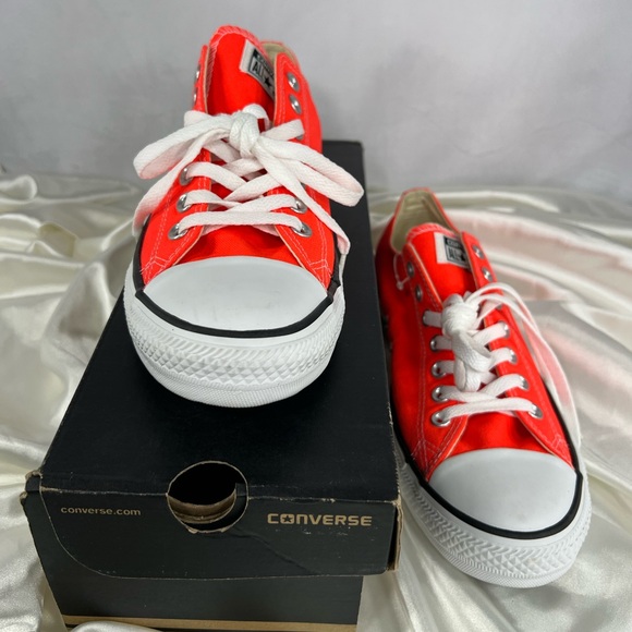 Worn Once Converse All Stars Chuck Taylor Sneaker Shoe Size 11 women’s. 9 Men’s - Picture 4 of 9